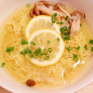 恵比寿っぽい？レモン香る海鮮ダシの手作りラーメン